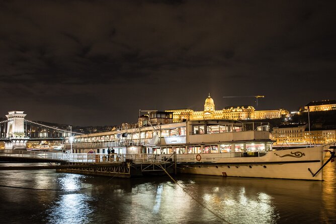 10PM Budapest Danube Cruise with Live Music & Food or Drinks - Why Budapest is especially good from the Danube at night