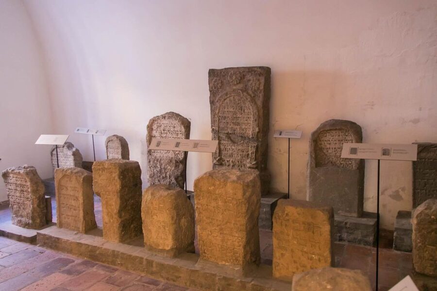 2 Hours Buda Castle Walking Tour - Walk with a Historian - Mary Magdalene Church and medieval remains