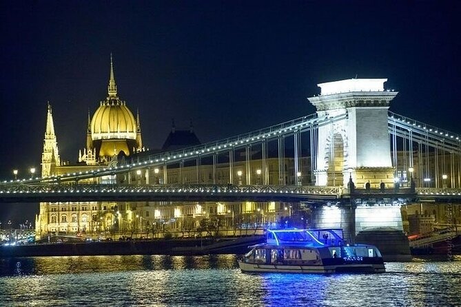 4 Course Dinner Cruise with Operetta, Folk Show and Welcome Drink - What this Budapest dinner cruise is really selling