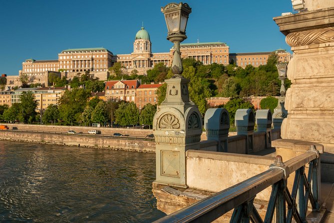 4 hours long private minivan tour in Budapest - Guides and the personal touch