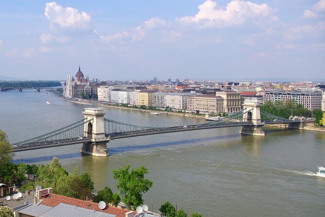 Accessible Budapest Tour - Matthias Fountain, Sándor Palace, and the Castle District