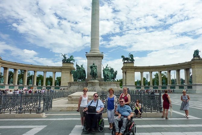 Accessible Budapest Tour - Vajdahunyad Castle and the statue of Anonymus