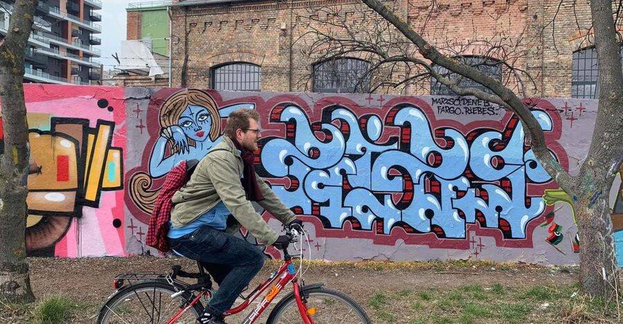 Alternative Bike tour: Graffiti Wall and Peace - A different way to read Budapest