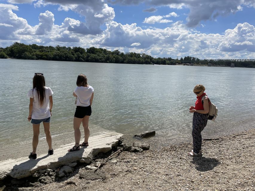 Alternative Bike tour: Graffiti Wall and Peace - Margaret Island and the quieter side of the city