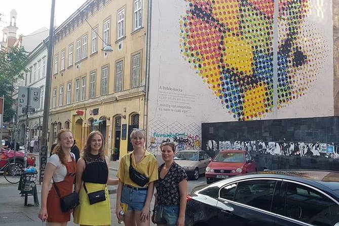 Alternative Street Art Free Walking Tour of Budapest - Ruin bars and the final stop at Szimpla Kert