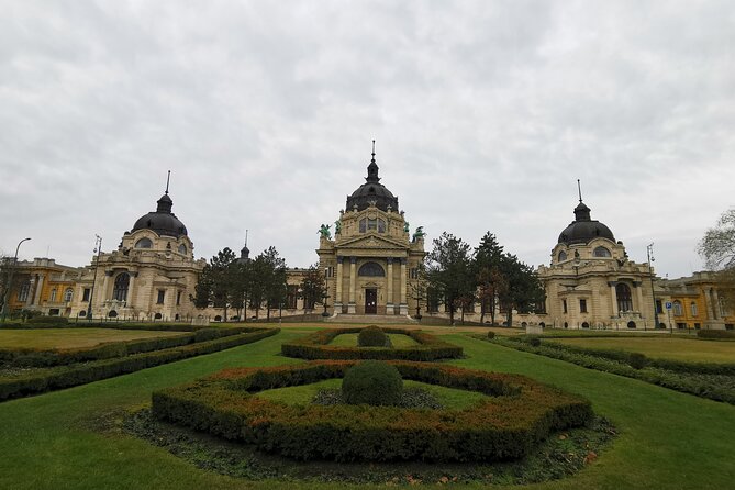 Best Historical Sights of Budapest Tour - Crossing Chain Bridge into Buda
