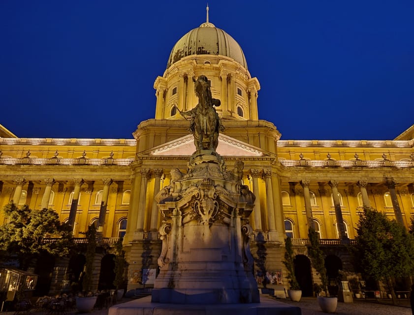 BloodThirsty Hungary: Walking tour & Dark Historical Stories - What the actor guides do differently