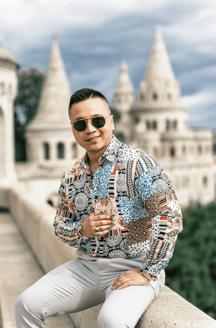 Buda Castle: Private photoshoot with a local guide - Choosing morning or night