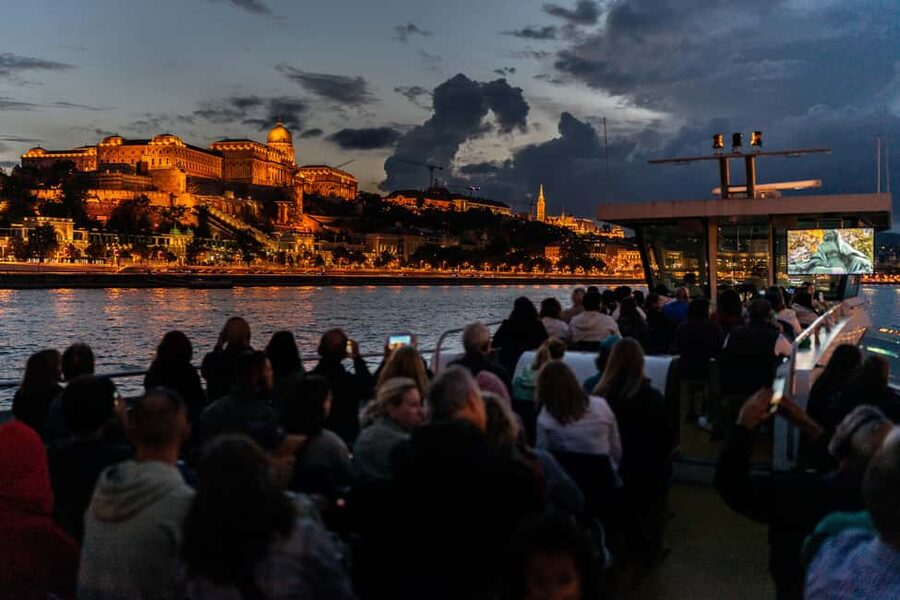 Budapest: 1-Hour Evening Sightseeing Cruise with Drink - Why the Danube is Budapest’s best evening viewpoint