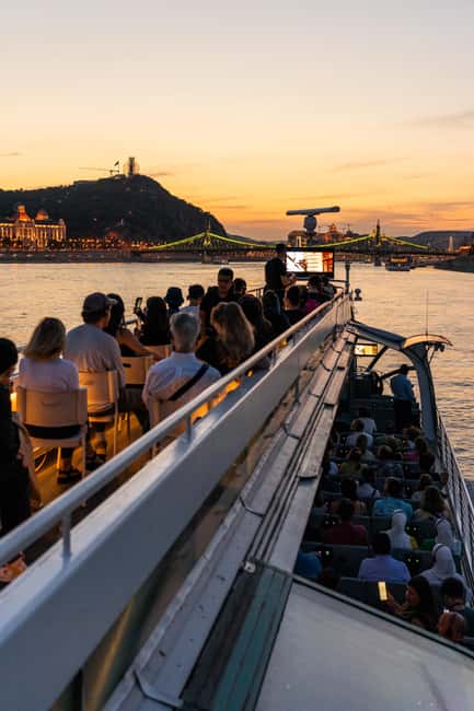 Budapest: 1-Hour Evening Sightseeing Cruise with Drink - Choosing your seat: warm glass or open air
