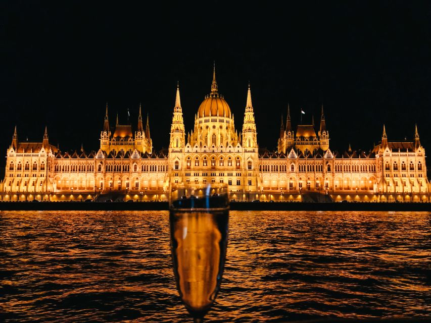 Budapest: 1-Hour Evening Sightseeing Cruise with Drink - Parliament Building: the cruise’s finest moment