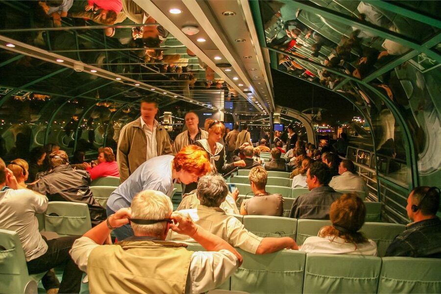 Budapest: 1-Hour Evening Sightseeing Cruise with Drink - Buda Castle and the hill beyond