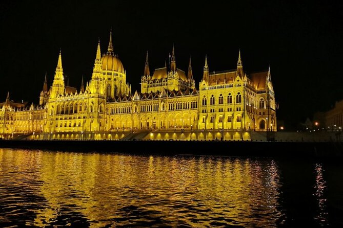 Budapest: 1-Hour Highlights Cruise with Welcome Drink - What the $18.62 price means