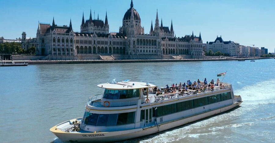 Budapest: 1-hour Sightseeing Danube River Cruise - Parliament and the Buda Castle District