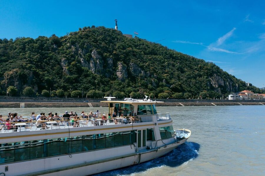 Budapest: 1-hour Sightseeing Danube River Cruise - Gellért Hill, Liberty Monument, and Citadel