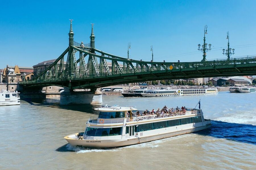 Budapest: 1-hour Sightseeing Danube River Cruise - Finding Vigadó tér Dock 6