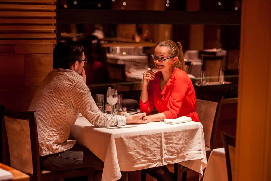 Budapest: 2-Course Dinner for 2 on a Boat Restaurant - Choosing a main course from five different styles