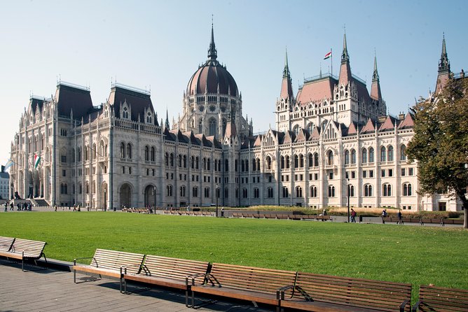 Budapest 3-Hour City Tour - Heroes’ Square and Hungary’s story in fifteen minutes