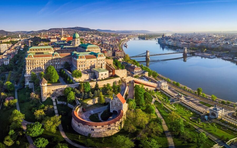 Budapest: 3-hour City Tour with Castle Walk + 1-hour Cruise - A smart first look at Budapest in four hours