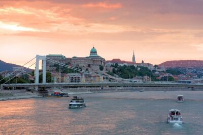 3-hour City Tour with Castle Walk + 1-hour Cruise