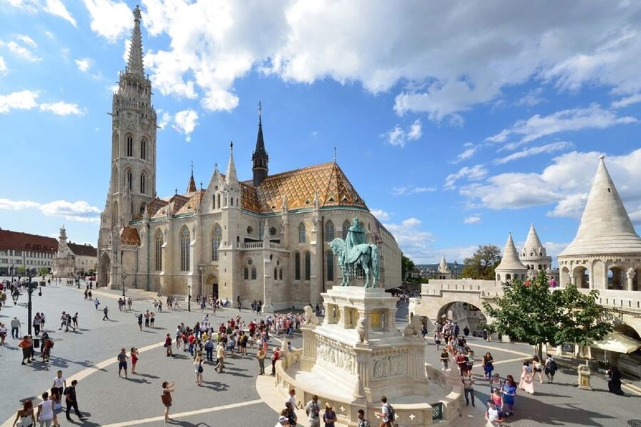Budapest: 3-hour City Tour with Castle Walk + 1-hour Cruise - Gellért Hill and the broad Budapest view