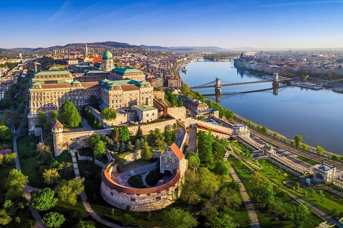 Budapest: 3-Hour Live-guided Bus Tour and 1-hour River Cruise - A practical first look at Budapest