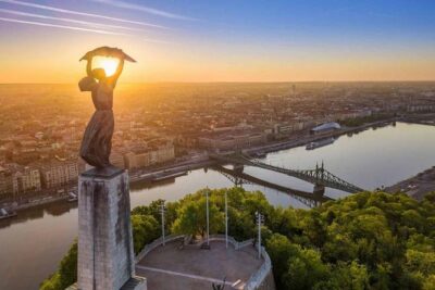3-Hour Live-guided Bus Tour and 1-hour River Cruise