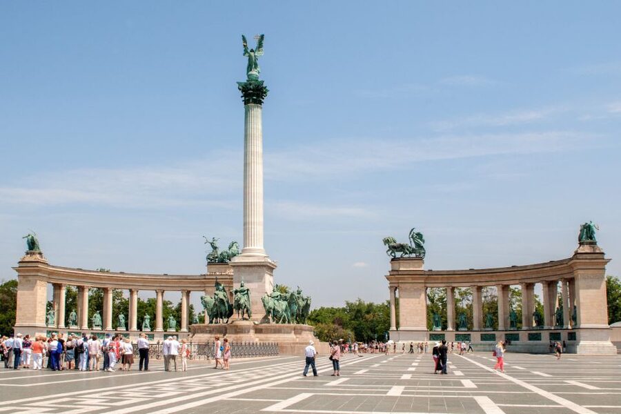 Budapest: 3-Hour Live Guided Sightseeing Tour - Down Andrássy Avenue into central Pest
