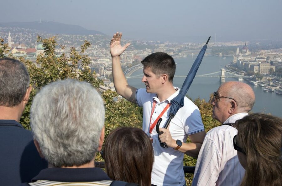 Budapest: 3-Hour Live Guided Sightseeing Tour - The guides make the difference