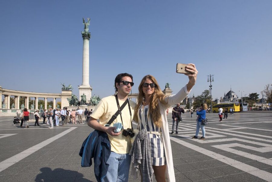 Budapest 3-Hour Private Walking Tour with Route Options - Guides, languages, and the human factor