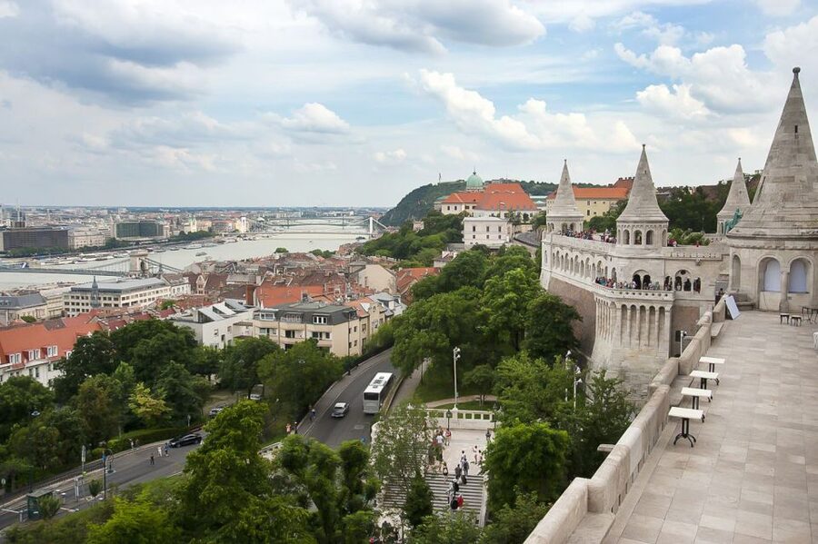 Budapest 3-Hour Walking Tour in Italian - Crossing the Danube into Buda