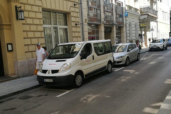 Budapest Airport Transfers - Finding the driver after baggage claim