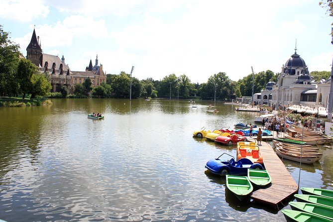 Budapest All in One Small Group Walking Tour with Strudel Stop - Chain Bridge and the crossing between city halves