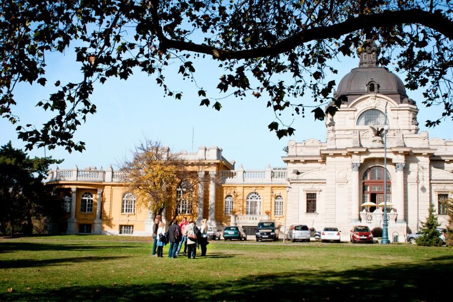 Budapest: All in One Walking Tour with Strudel House Stop - Heroes’ Square and the stories behind the statues