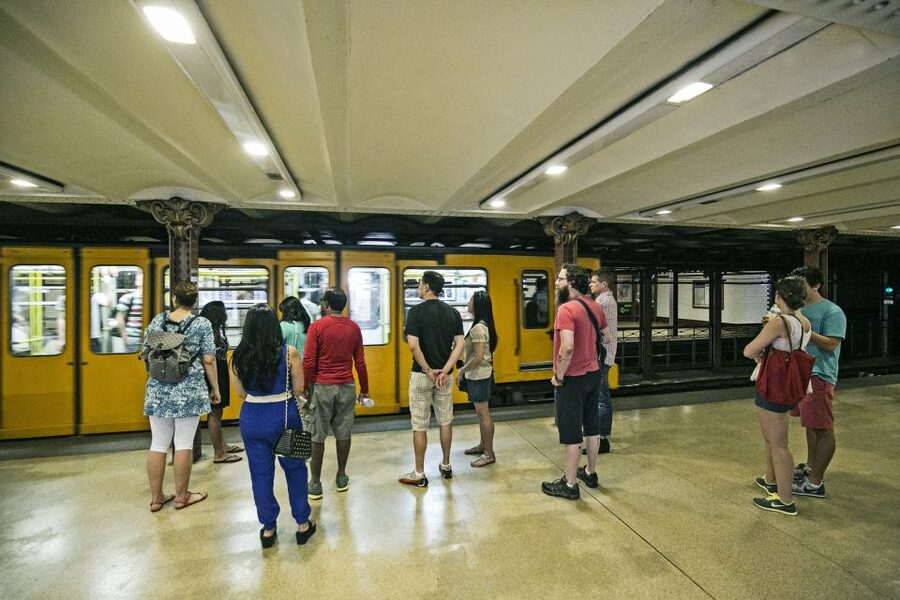 Budapest: All in One Walking Tour with Strudel House Stop - How much walking and what the pace feels like