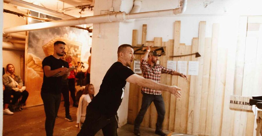 Budapest: Axe Throwing Experience - Your First Throws in Budapest