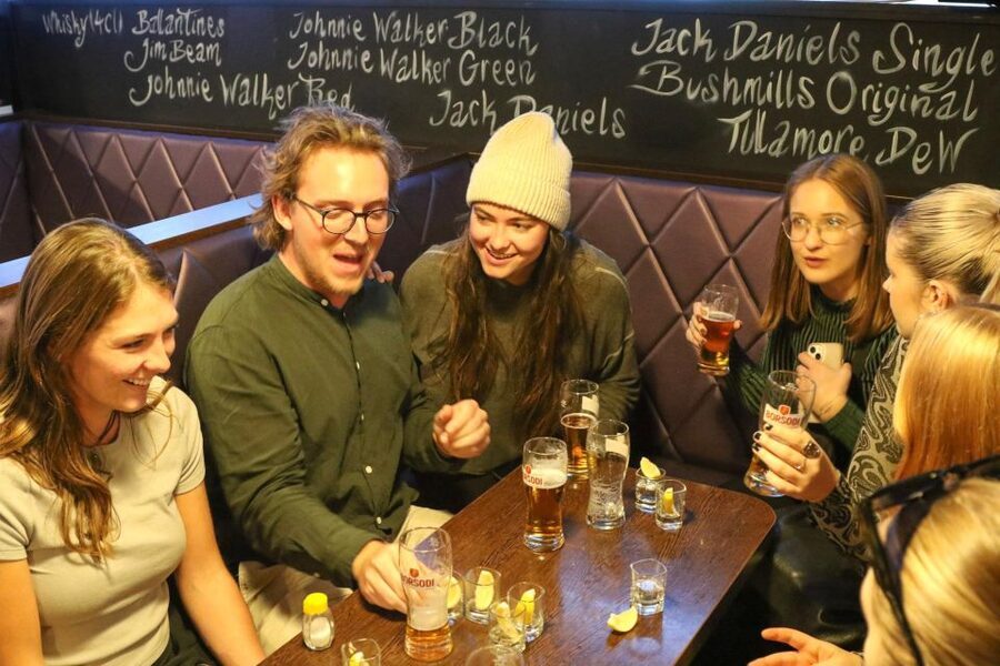Budapest: Bar Crawl Tour with Local Drinks - Why this bar crawl works as a first Budapest night
