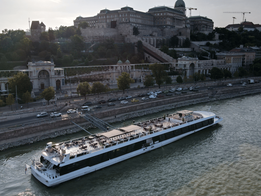 Budapest: BBQ Dinner Cruise w/ Live Music & Unlimited Drinks - What the cancellation record tells you