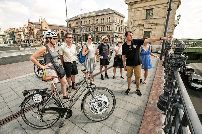 Budapest Bike Tour - Chain Bridge and Clark Ádám tér