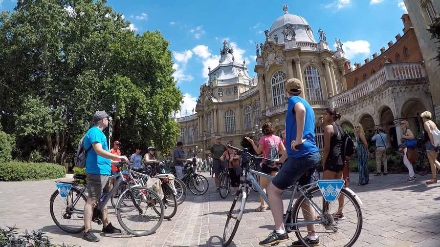 Budapest Bike Tour with a Hungarian Goulash - Key points at a glance
