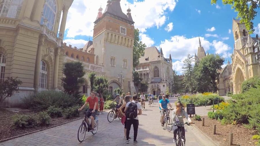 Budapest Bike Tour with a Hungarian Goulash - The guide makes the difference