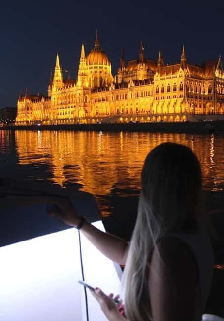 Budapest: Boat Cruise with Personal Guide and Drink - Key points to know before you book