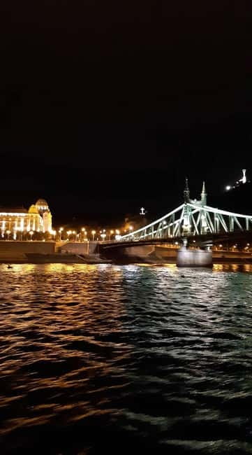 Budapest: Boat Cruise with Personal Guide and Drink - Should you book it?