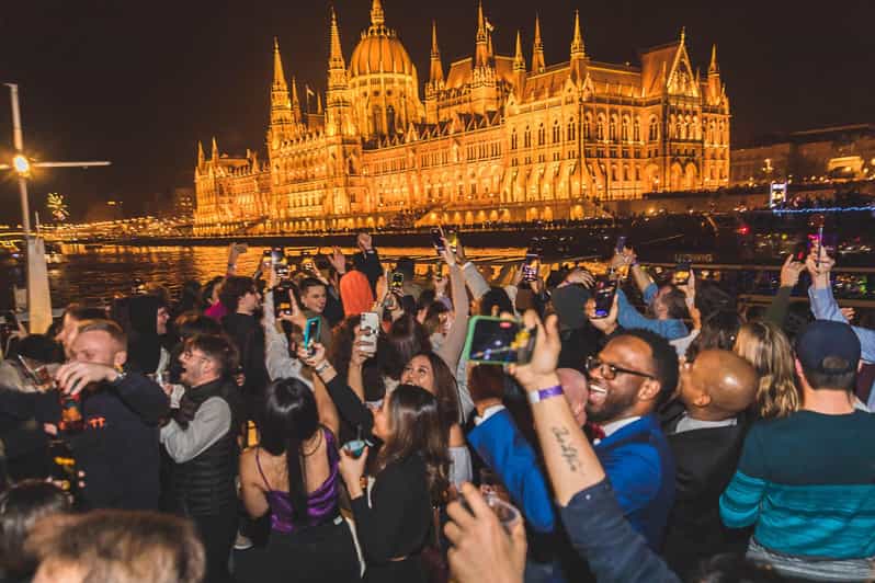 Budapest: Boat Party with option of Unlimited Drinks - Key points to know before booking