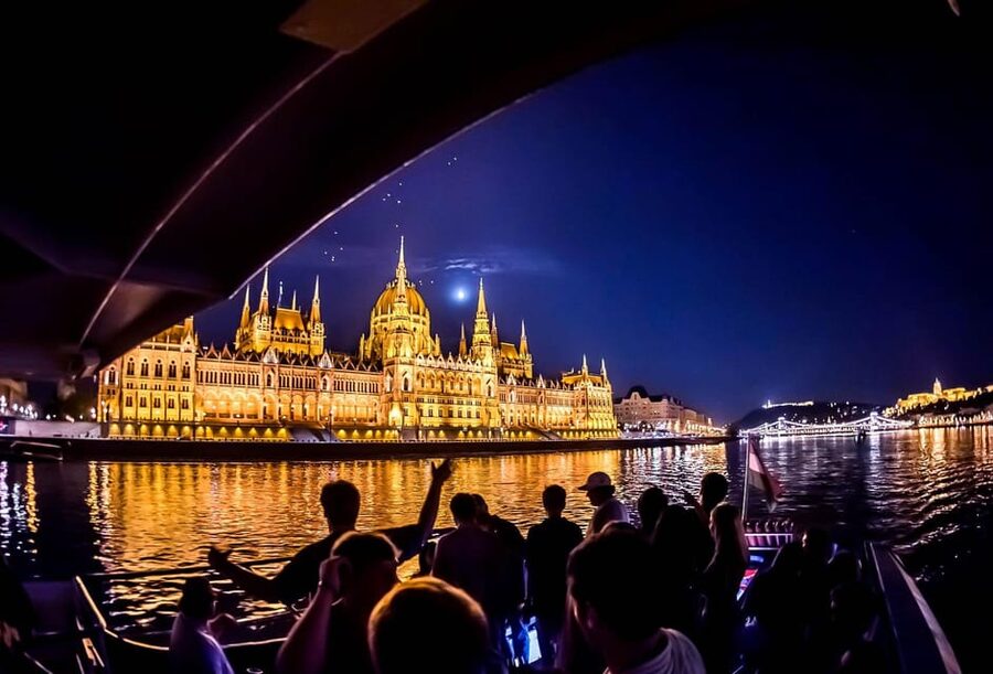 Budapest: Boat Party with option of Unlimited Drinks - Parliament, Castle, and Chain Bridge after dark