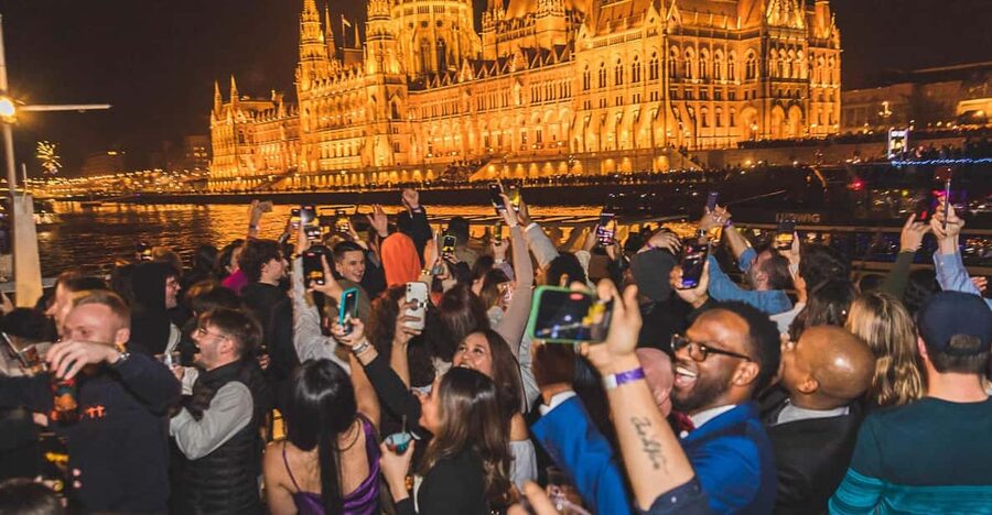Budapest: Boat Party with option of Unlimited Drinks - Is $27 good value for a Budapest night out?