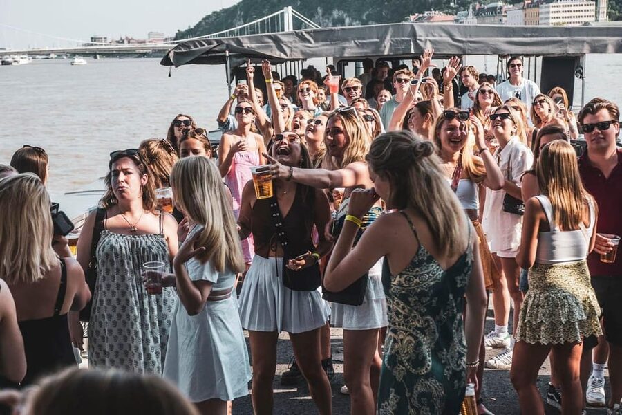 Budapest: Boat Party with option of Unlimited Drinks - Who will enjoy this experience most?