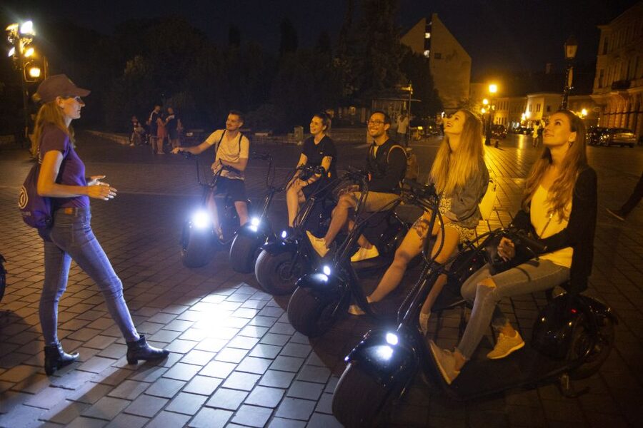 Budapest: Buda Castle E-Scooter Evening Tour - Starting near Deák Ferenc tér