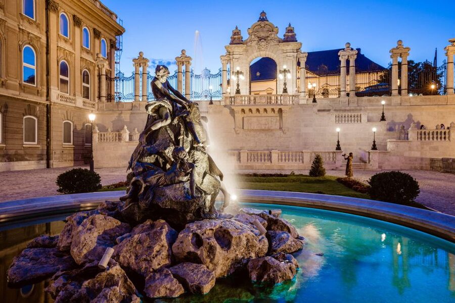 Budapest: Buda Castle Walk with Saint Stephen's Hall - Inside Saint Stephen’s Hall for the final 30 minutes