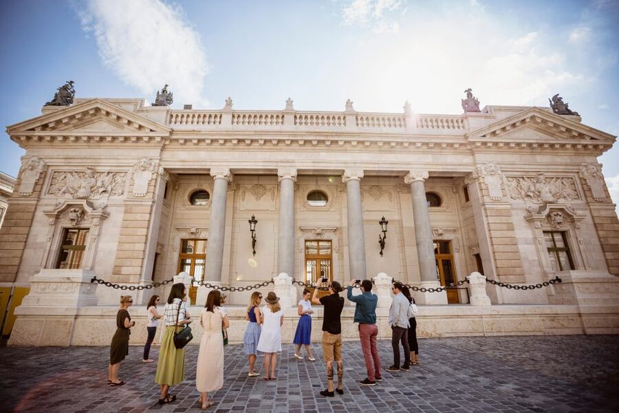 Budapest: Buda Castle Walk with Saint Stephen's Hall - What the $29 price really buys you